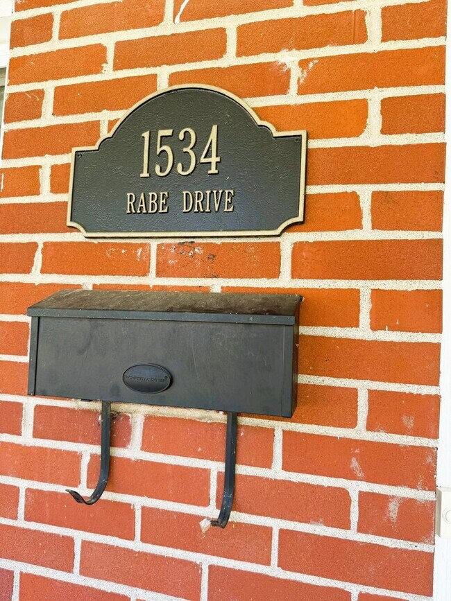 Building Photo - 4 Bedroom Home for Rent in University City!