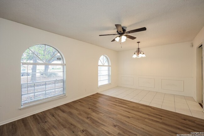 Building Photo - 3647 Pinebluff Dr