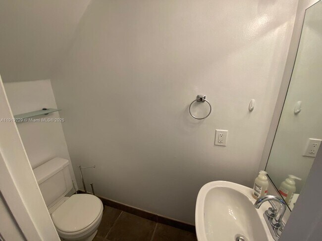 Building Photo - 1525 Pennsylvania Ave