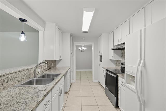 Building Photo - 8008 Llano Ave