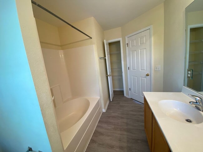 Building Photo - 2 bedroom 2.5 bath in Godley Park