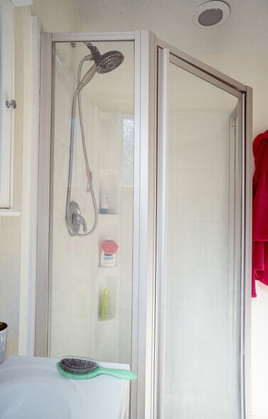 Building Photo - 625 S Negley Ave