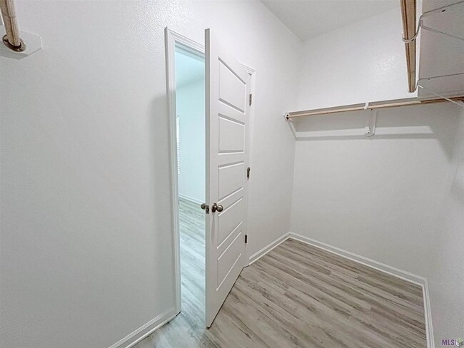 Building Photo - 4 Bedroom House NEAR LSU - Hunters Trace- ...