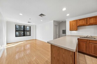 Building Photo - 711 Clinton St