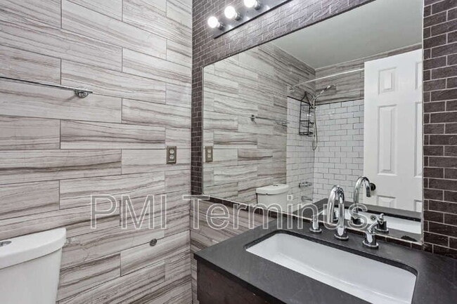 Building Photo - 2721 St Augustine Trail SE