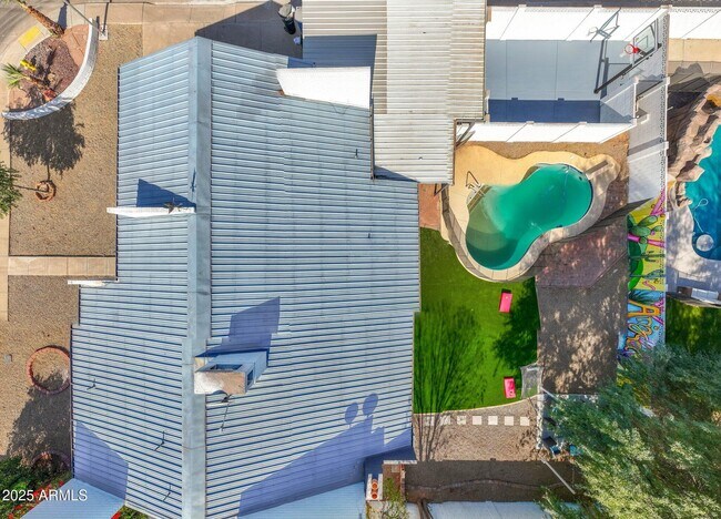 Building Photo - 1759 N Spring Cir