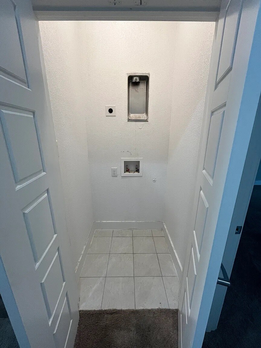 Building Photo - Room in Condo on Shea Rd