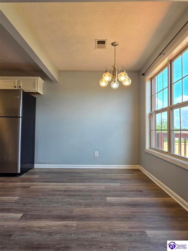 Building Photo - 153 Twin Lakes Dr
