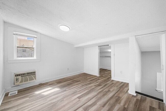 Building Photo - 112 E Anderson St
