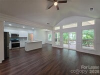 Building Photo - 595 Foxwood Dr SE