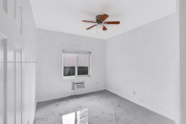 Building Photo - 215 30th St