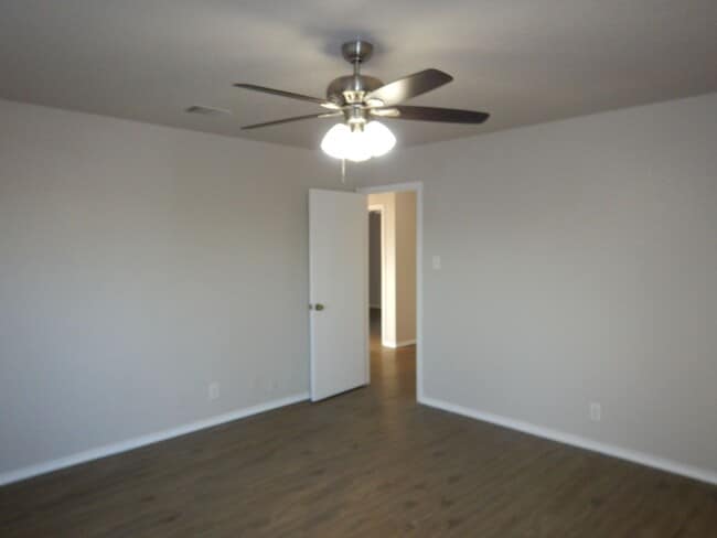 Building Photo - 16127 Branding Pass