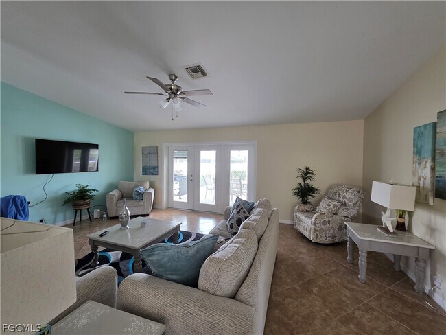 Building Photo - 3624 SW 1st Ave