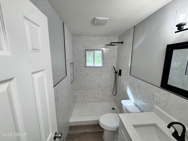 Building Photo - 704 Boston Ct