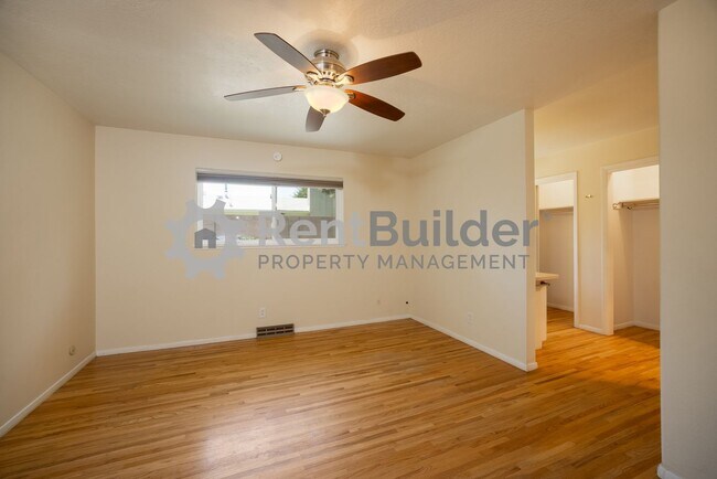 Building Photo - 6504 Loftus Ave NE