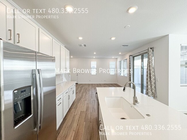 Building Photo - 9852 E Tamery Ave