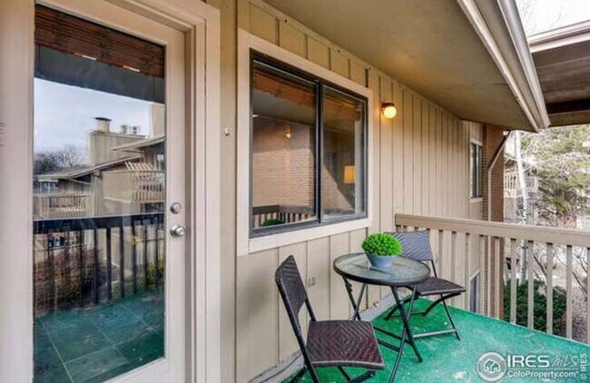 Building Photo - 2800 Kalmia Ave