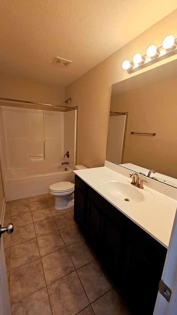 Building Photo - 4 BR 3.5 BA in Swansboro!