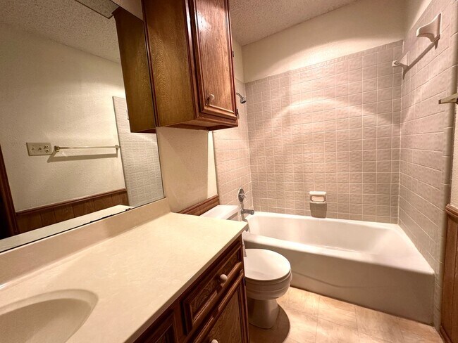 Building Photo - 9716 Orlando Ave