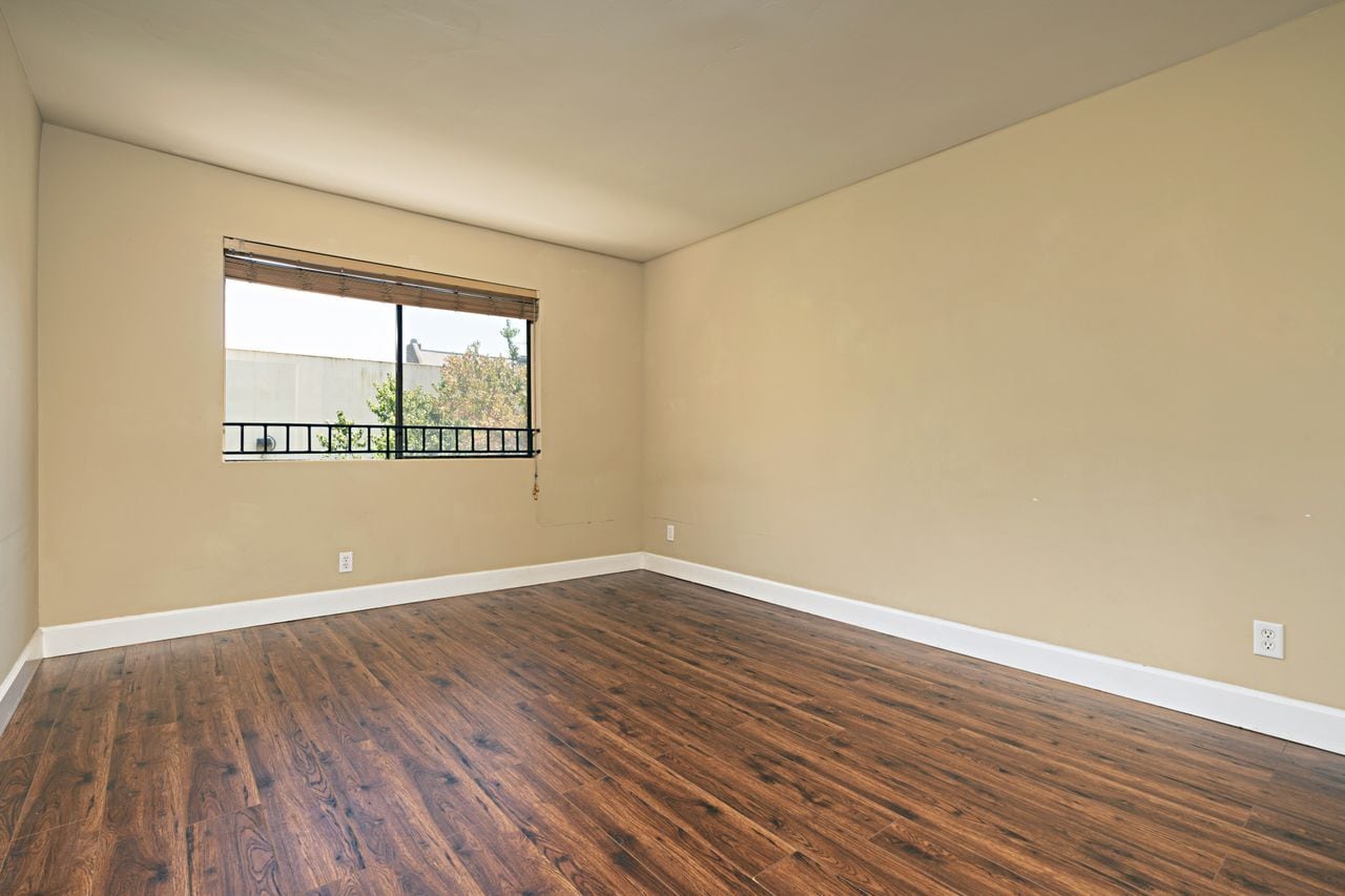 Building Photo - 10982 Roebling Ave
