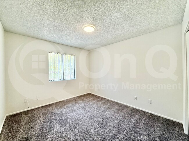 Building Photo - 912 N Revere