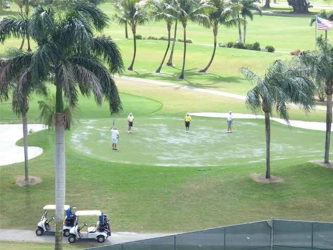 Building Photo - 9410 N Hollybrook Lake Dr