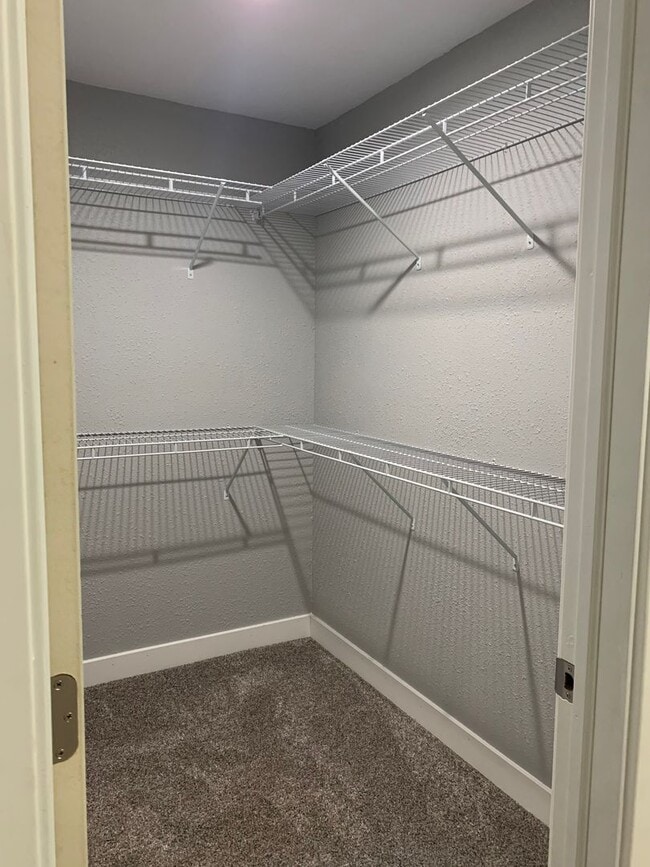 Building Photo - PRE-LEASING! Beautiful 3 Bedroom 2 Bath 2 Living Areas + Detached 1 Car Garage/ Workshop