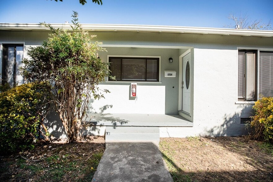 Building Photo - Remodeled 1BR Unit with Garage - Steps to BART in El Cerrito