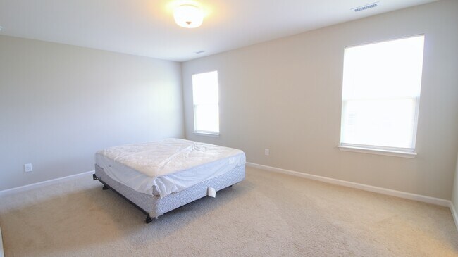 Building Photo - 3/2.5 House with Fenced-In yard and GORGEOUS interior!