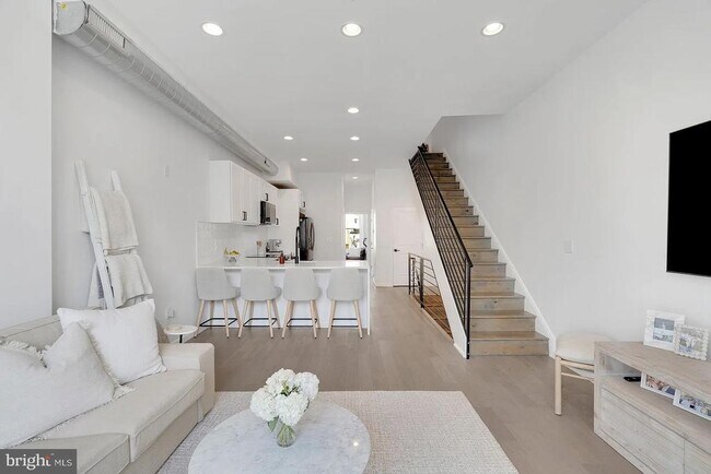 Building Photo - 709 N 19th St