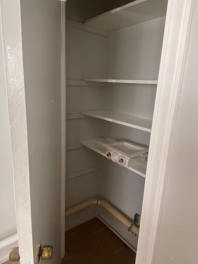 Building Photo - 5250 Kingsbury St