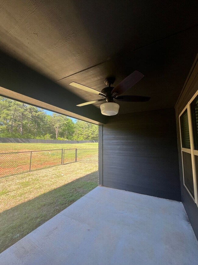 Building Photo - Country Heights #1301