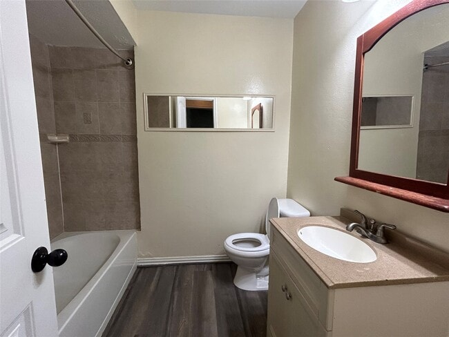 Building Photo - 1602 Dixie Hollow St