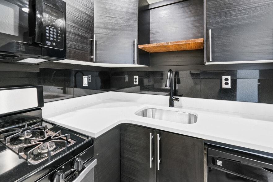 Kitchen - 1939 Fairland St