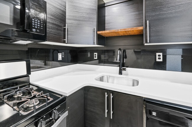 Kitchen - 1939 Fairland St