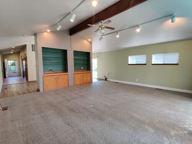 Building Photo - Your Next Home in the Heart of Richland — ...