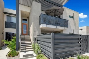Building Photo - 112 The Riv