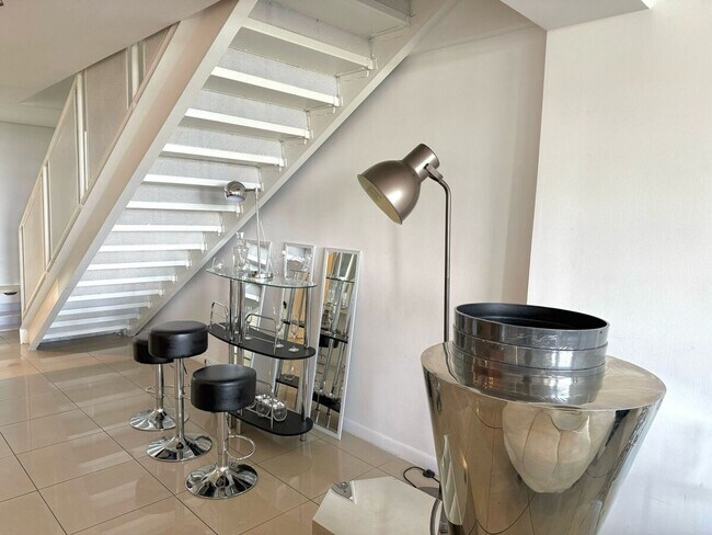 Building Photo - 139 NE 32nd St