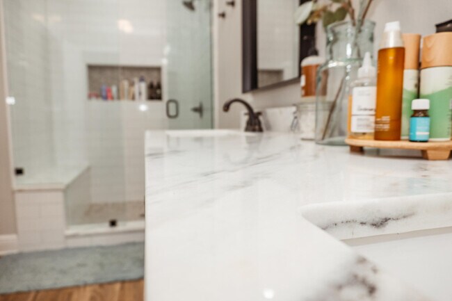 Building Photo - 2810 Pinnacle Point Dr