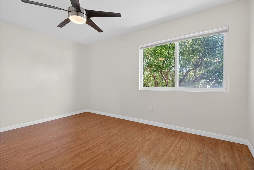 Building Photo - 2884 La Salle Ave