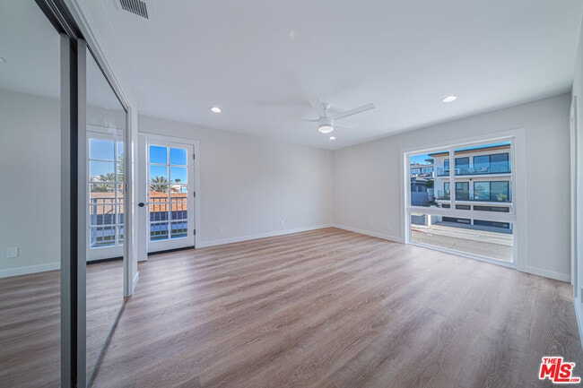 Building Photo - 1125 Manhattan Ave