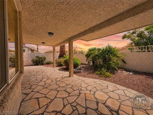 Building Photo - 2012 Cedarcrest Ct