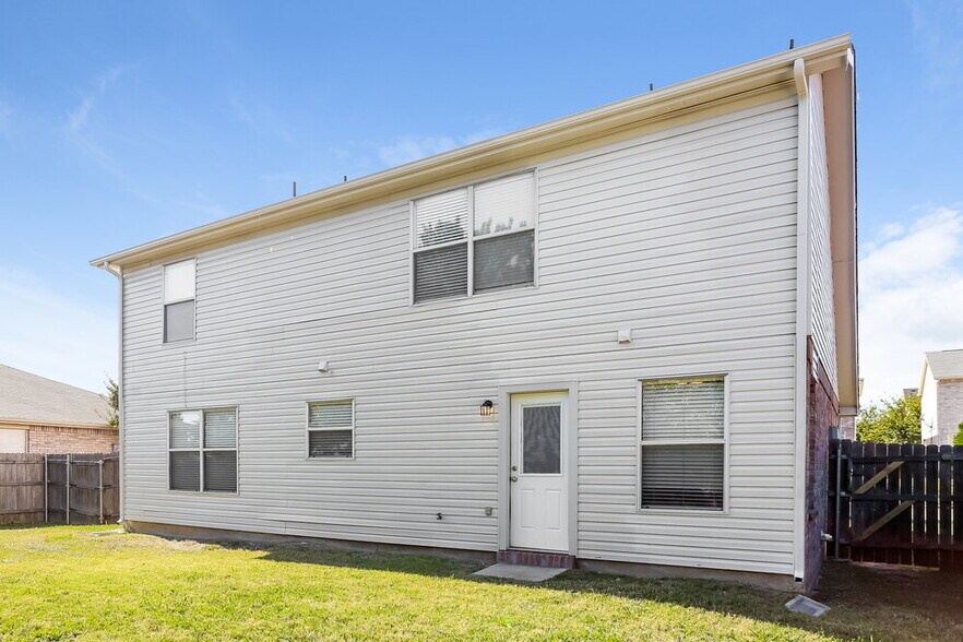 Building Photo - 8104 Gardengate Ct