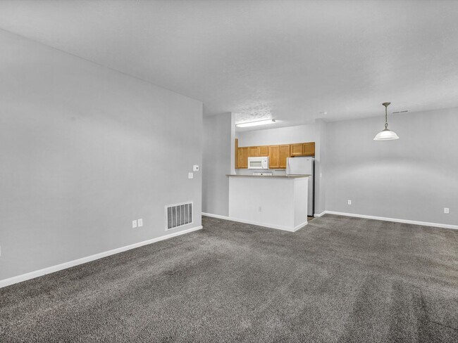 Building Photo - Walking Trails*******Castle School System********Large 3 Bedroom