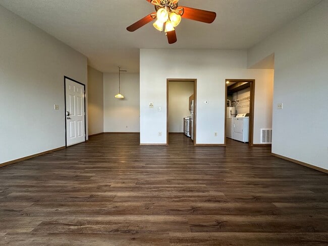 Interior Photo - Oak Creek Plaza