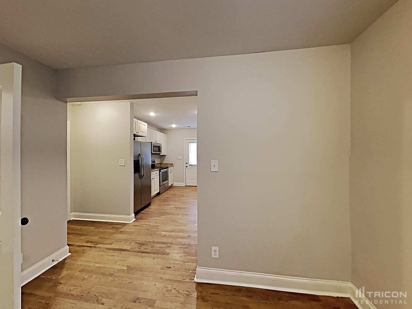 Building Photo - 3226 Draper Ave