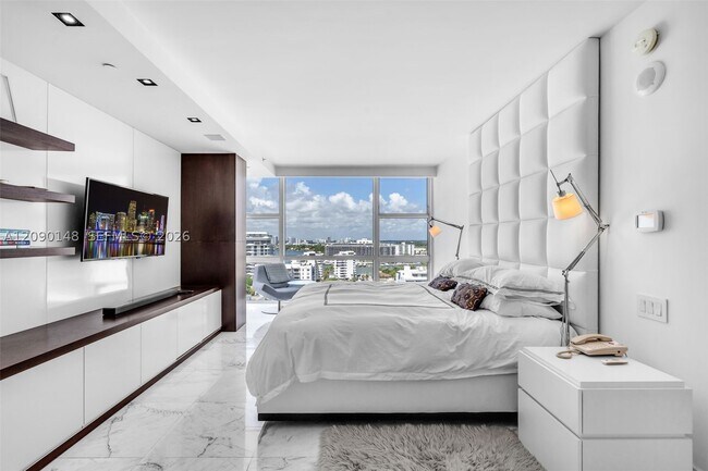 Building Photo - 6801 Collins Ave