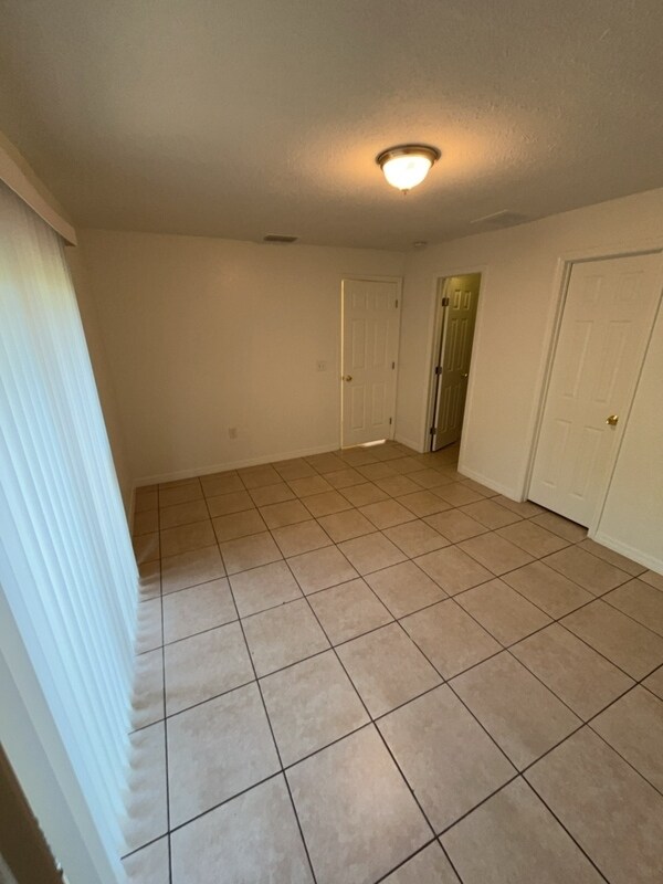 Building Photo - 3071 Willow Bend Blvd