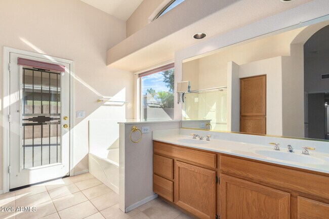 Building Photo - 6431 W Escuda Rd