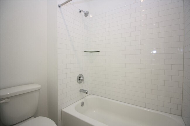 Building Photo - 6527 Scarlet Pond Ln